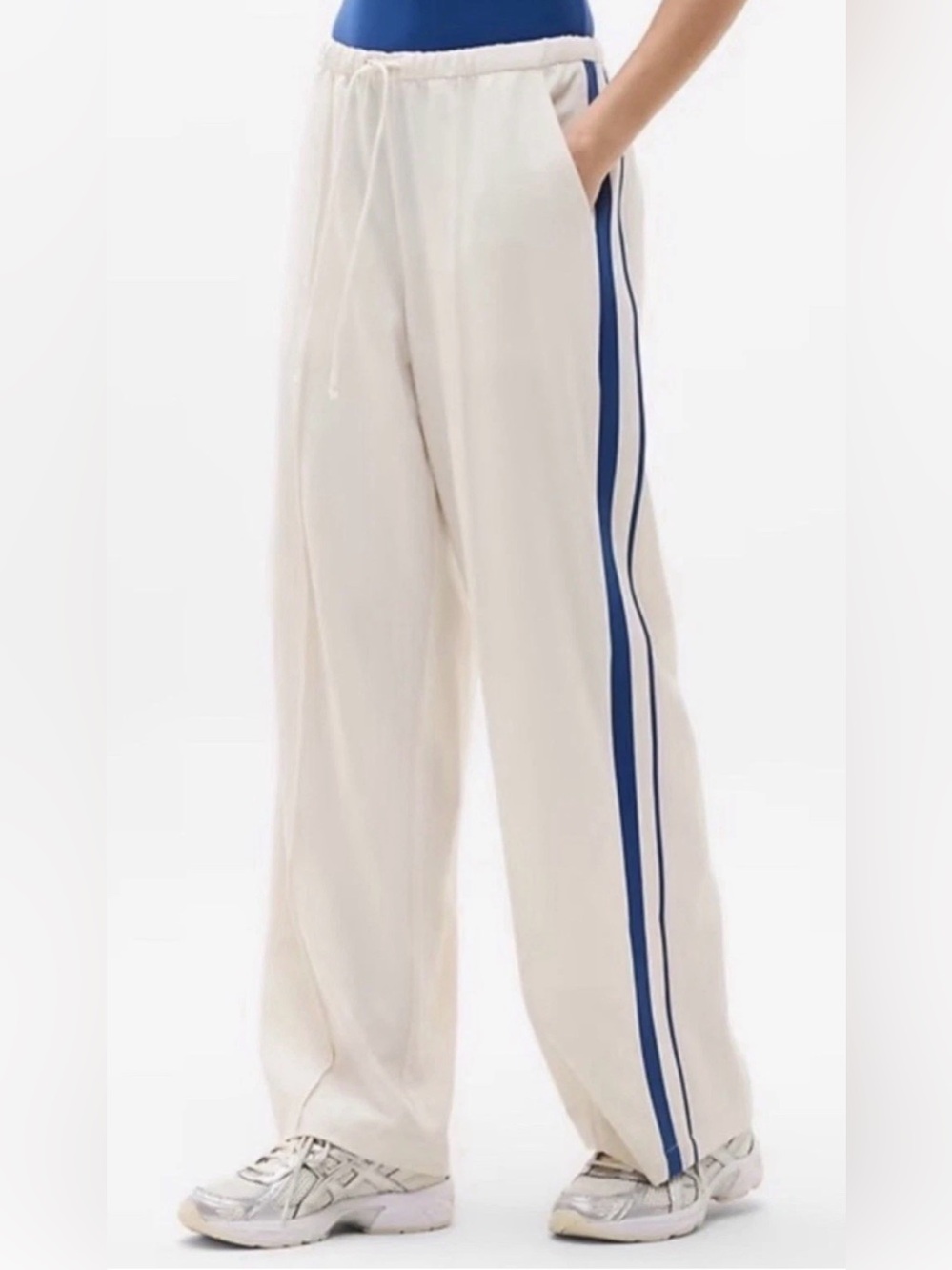 Athleta Women’s MVP Mid Rise Track Pants Bone with Blue Side Stripe Size Large